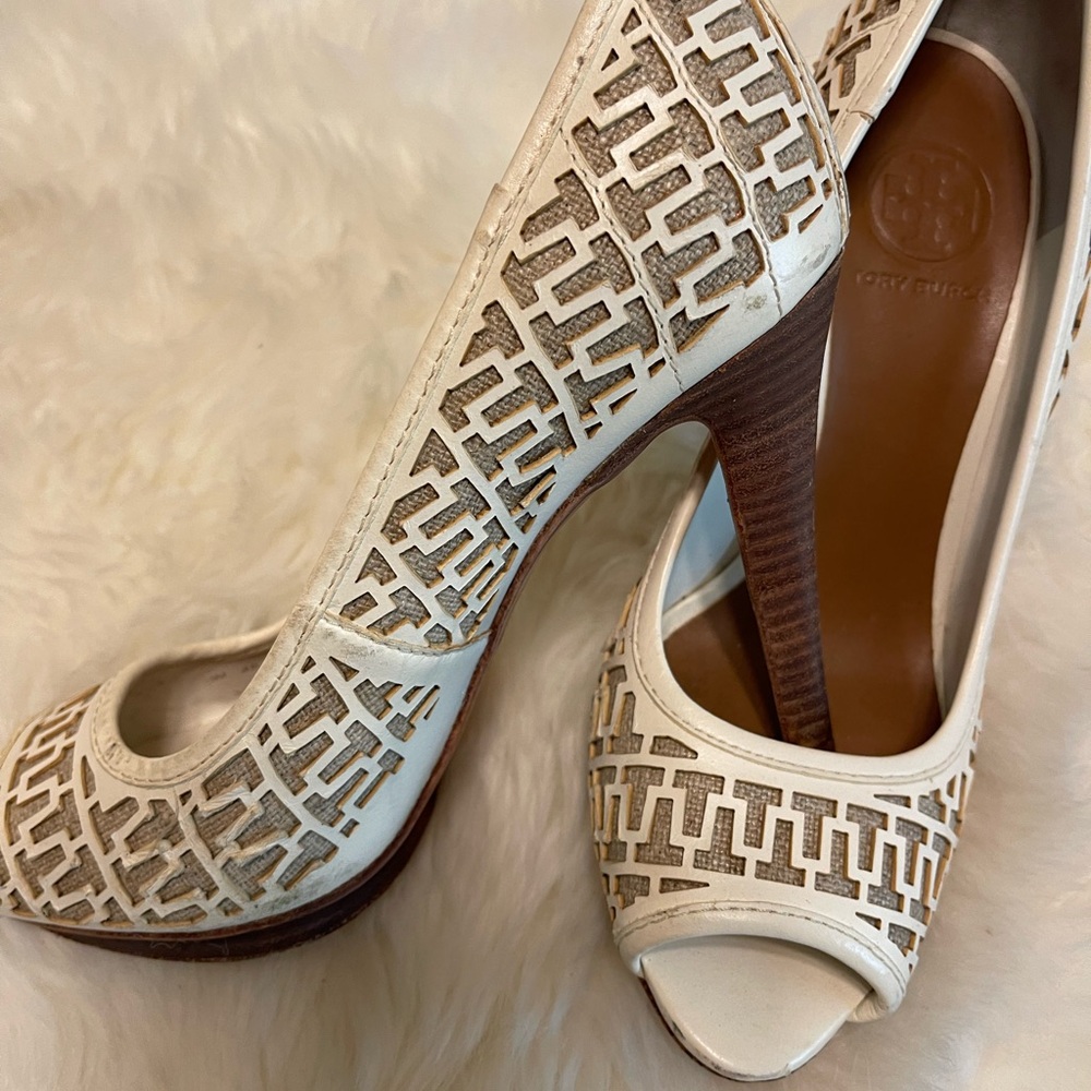 Tory Burch Off White Open Toe Lattice Style Peep Toe High Heels Size 8 1/2 - Picture 10 of 12